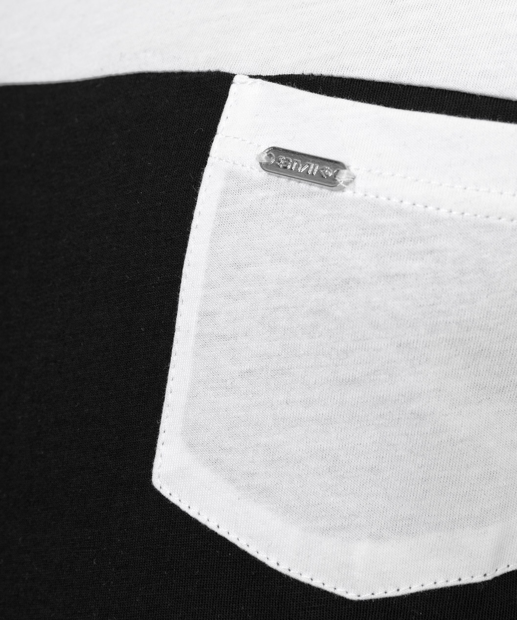 T-SHIRT CHEST POCKET