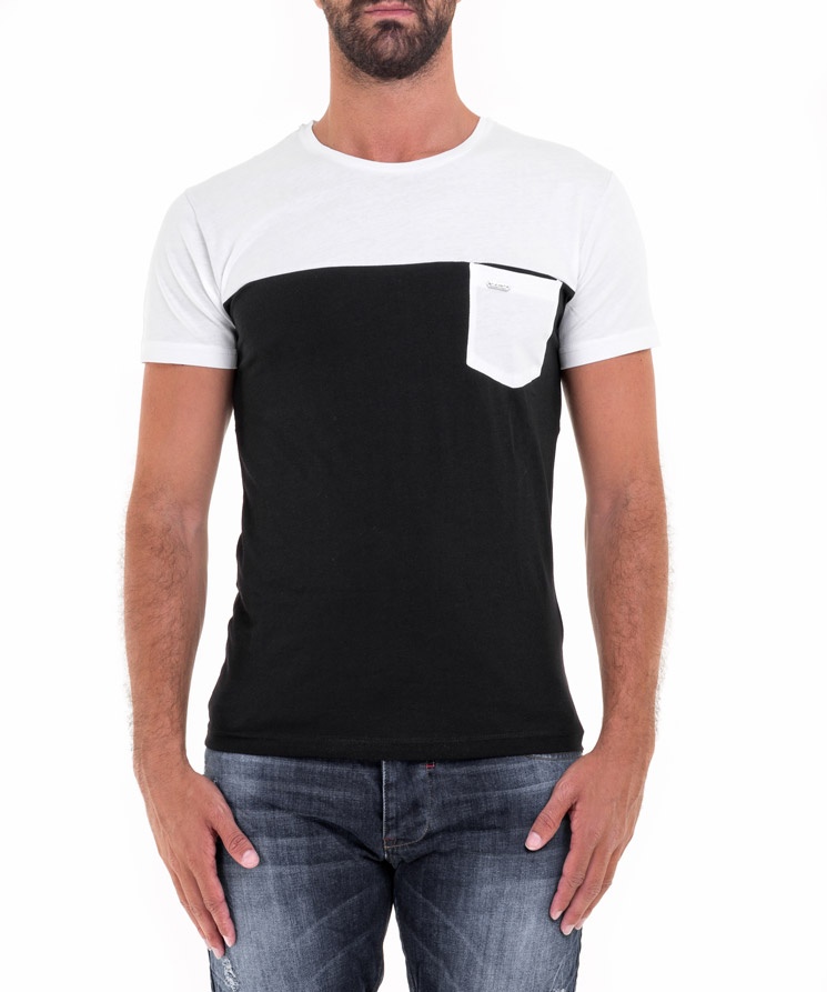 T-SHIRT CHEST POCKET