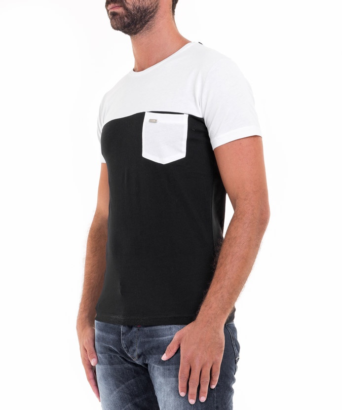 T-SHIRT CHEST POCKET