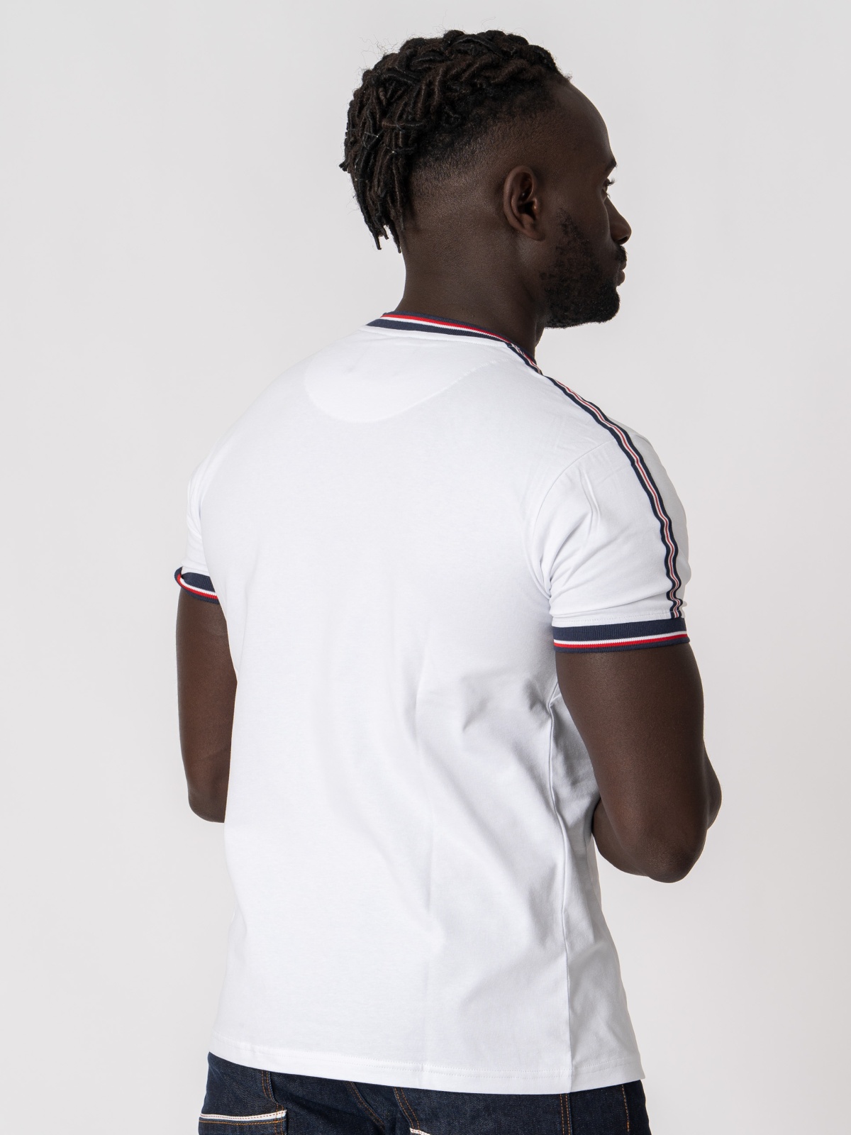 T-SHIRT BASIC GOLA EM RIB