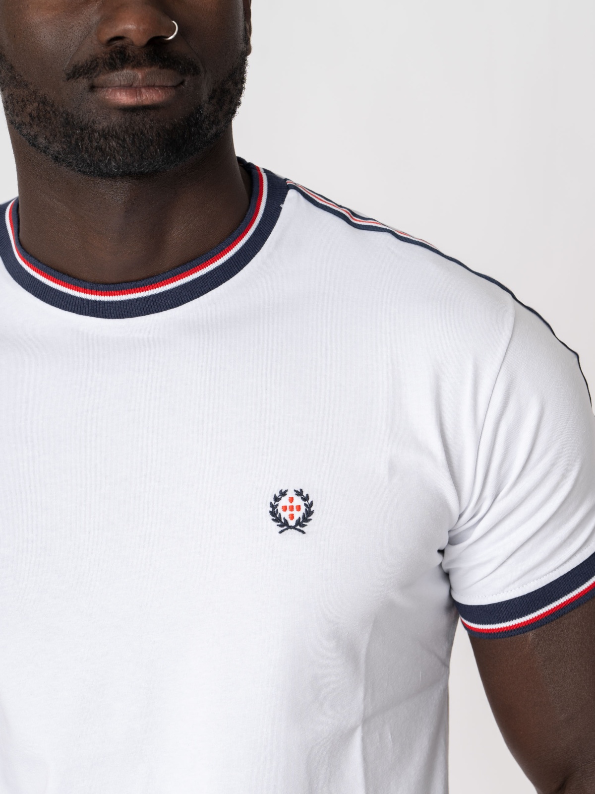 T-SHIRT BASIC GOLA EM RIB