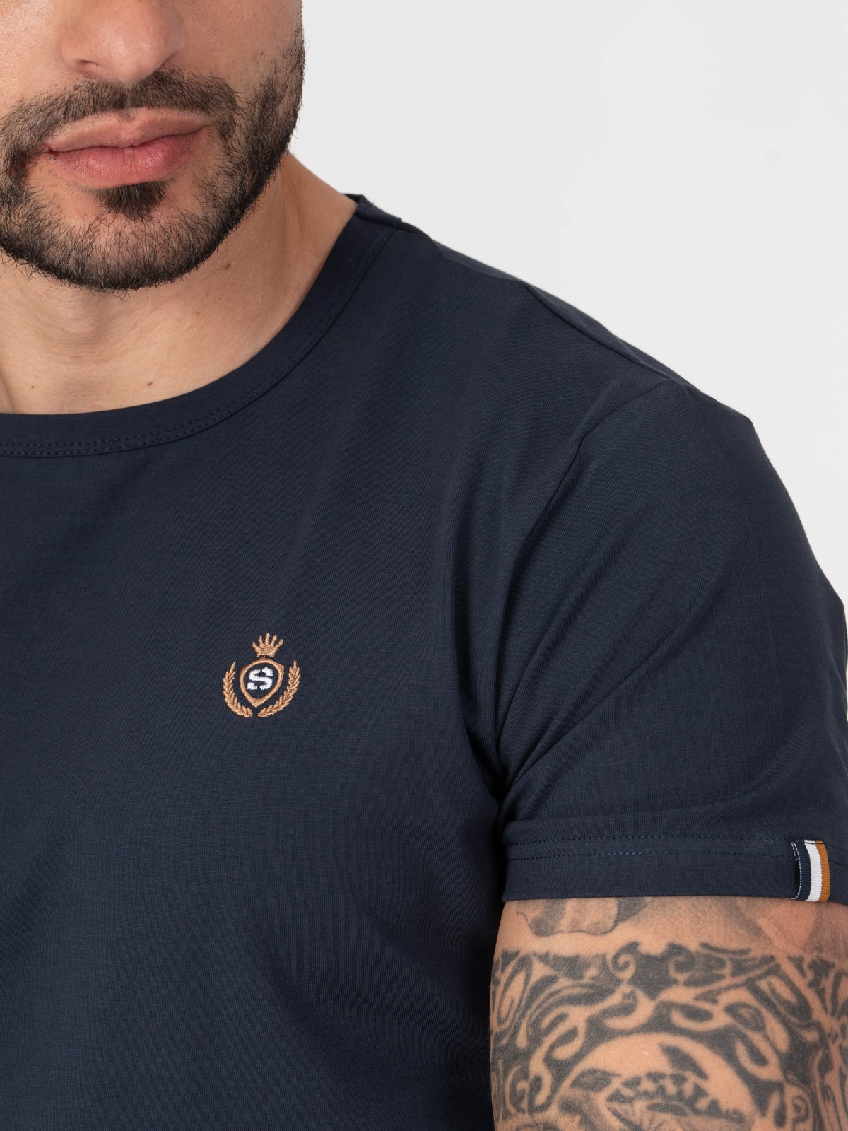 T-SHIRT SMK LOGO. BORDADO