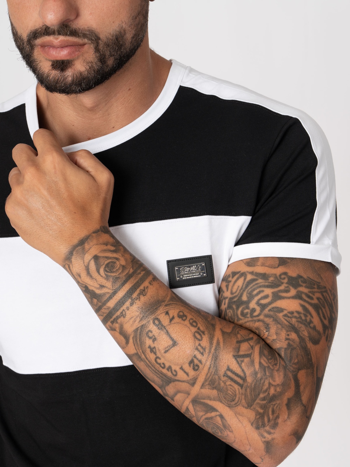 T-SHIRT PRETA RISCA BRANC