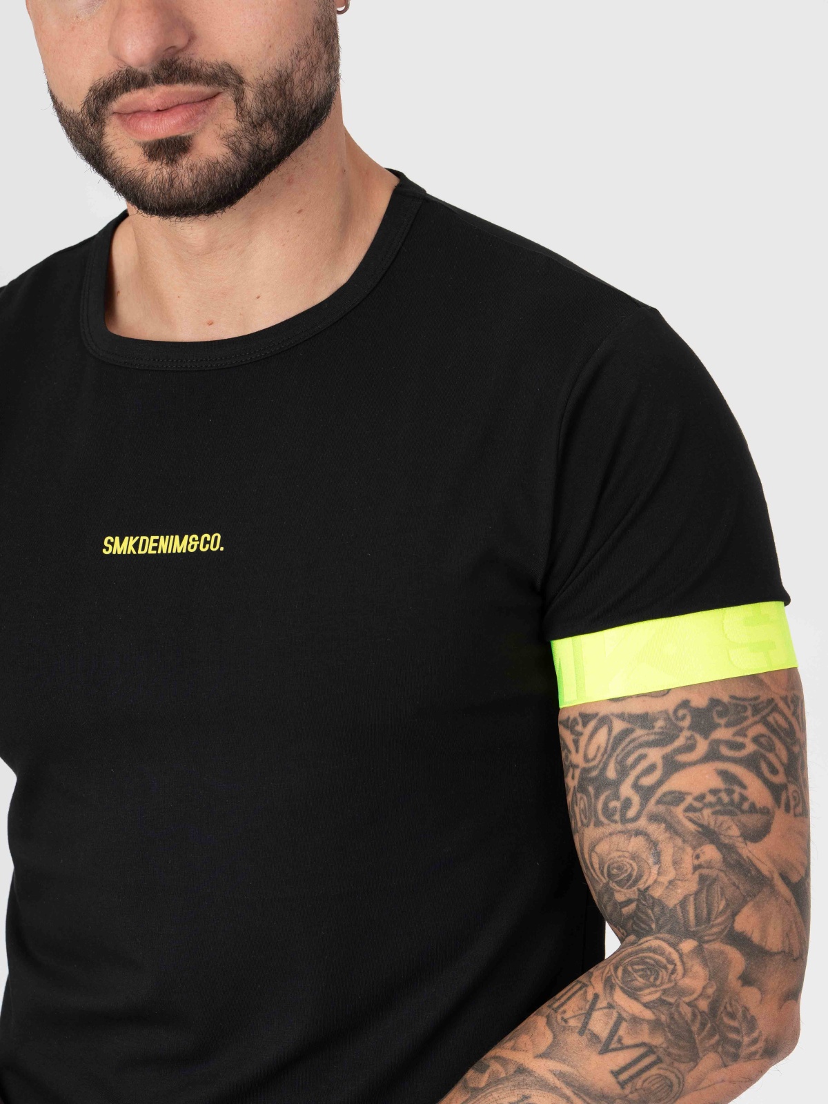 T-SHIRT SMK PRETO AMARELO