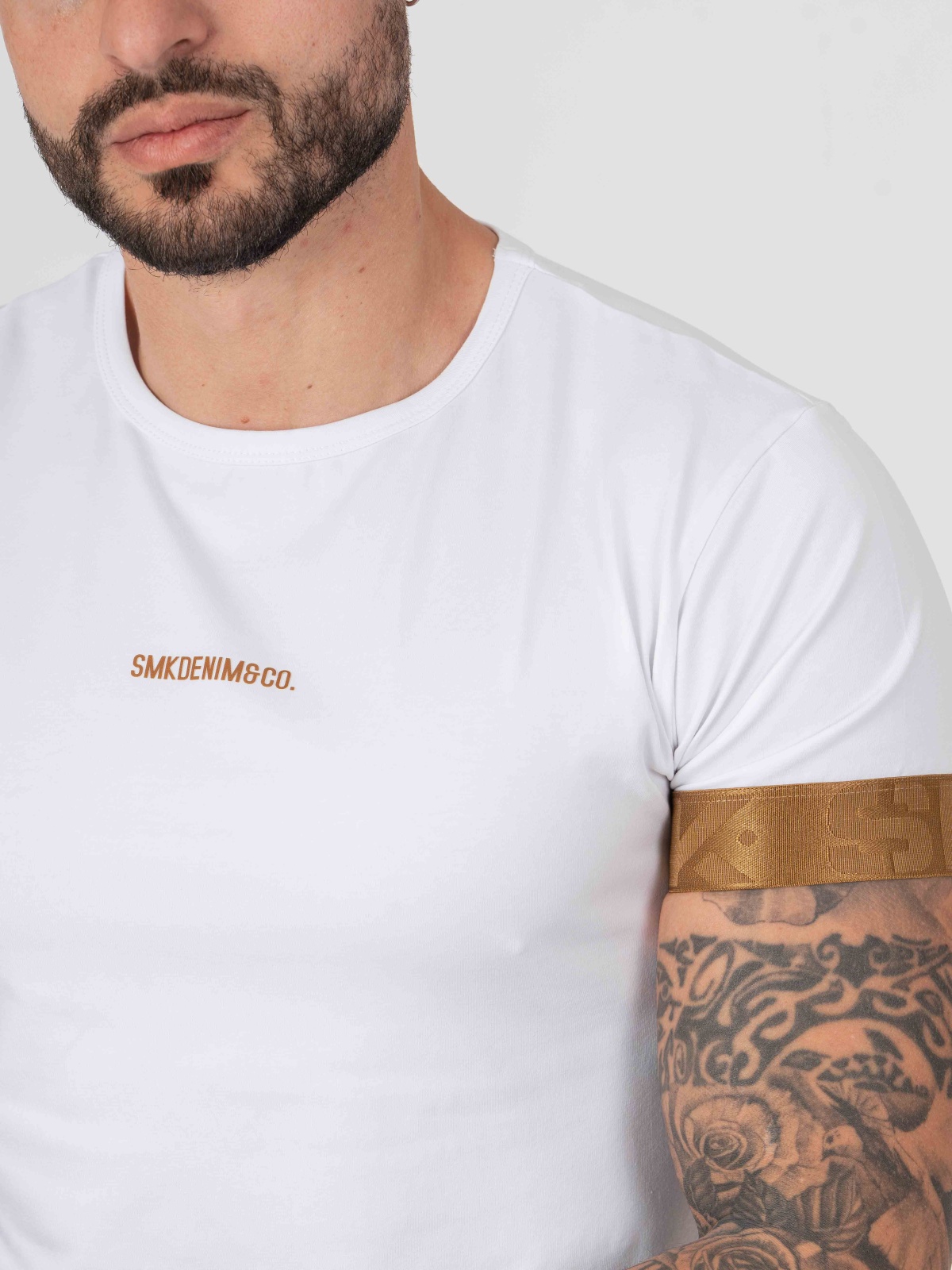 T-SHIRT SMK BRANCO CAMEL