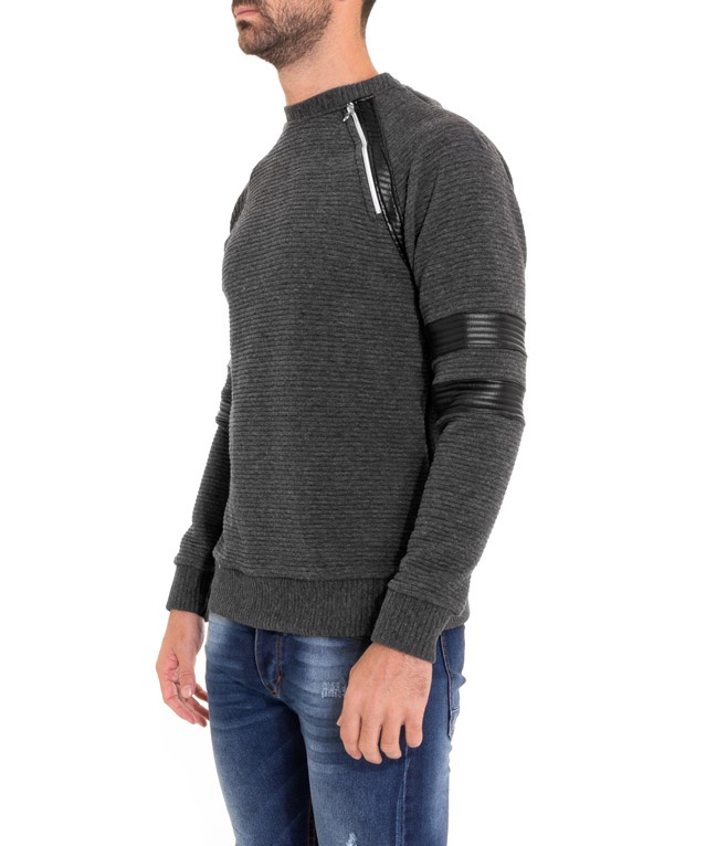 SWEAT CHEST CLOSURES