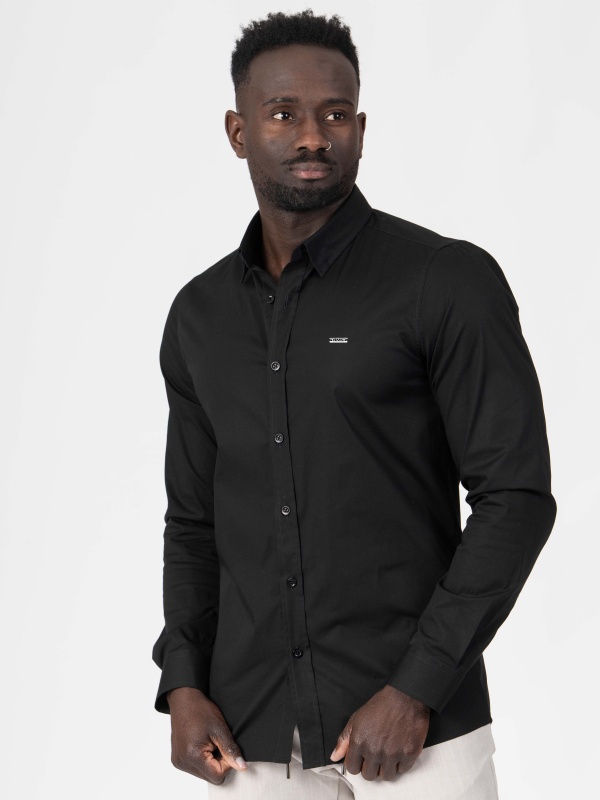 CAMISA PRETA BOTAO PRETO